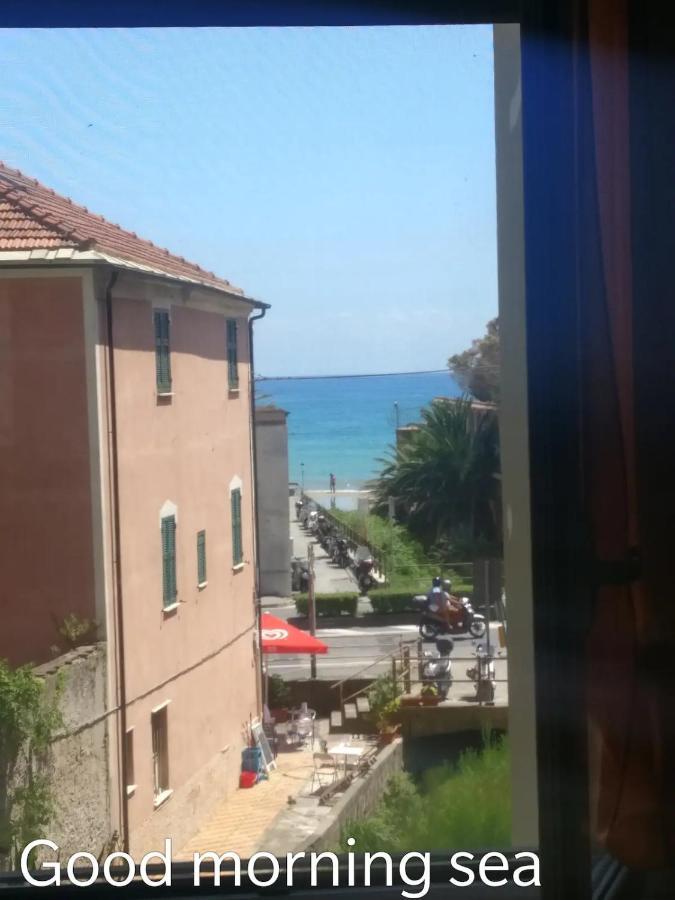 House Of Fly With Sea View, Front The Beach Savona Ngoại thất bức ảnh